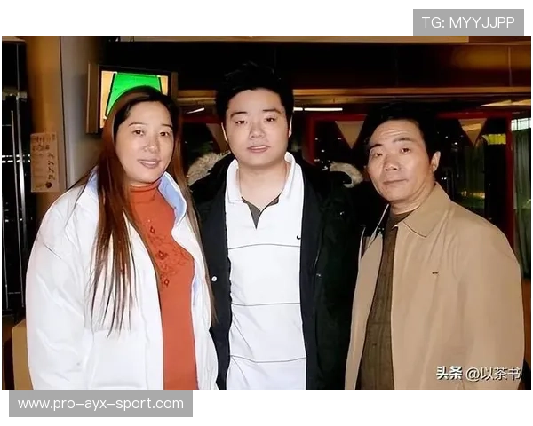 36岁丁俊晖现状：身家过亿却常住国外，大龄富二代妻子气质绝佳