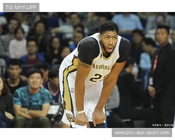 安东尼·戴维斯篮下统治，湖人进攻内外结合，展现王者风范