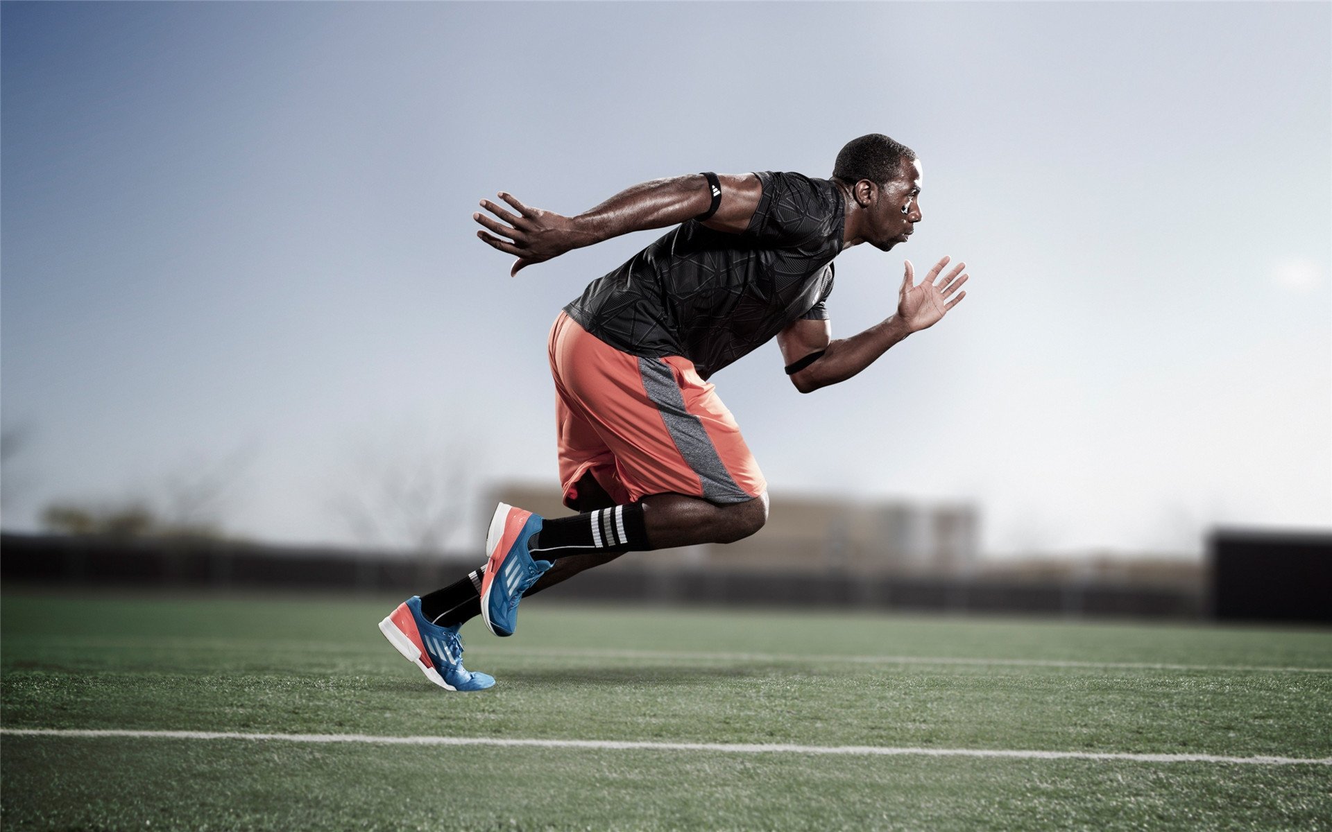 爱游戏体育APP下载-唐纳德·高尔在比赛中展现超凡个人能力,赢得观众赞誉,唐纳德 古尔德